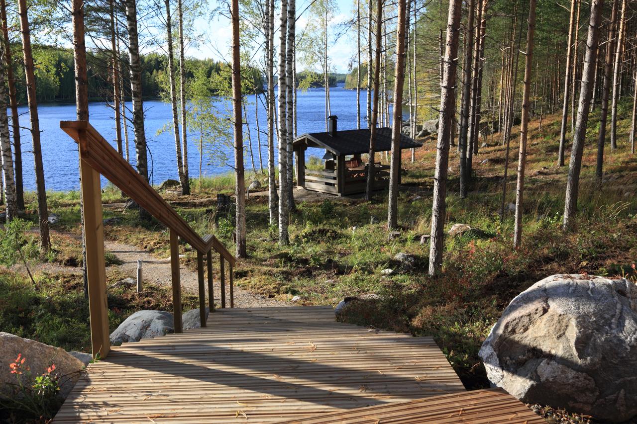Path to the lake